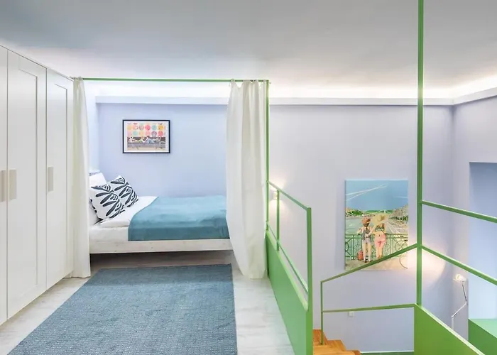 Very - Unique Design - New Budapeszt