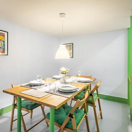 Very - Unique Design - New Budapešť