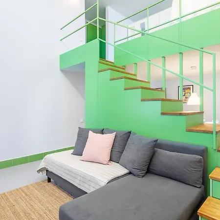 Very - Unique Design - New Budapešť