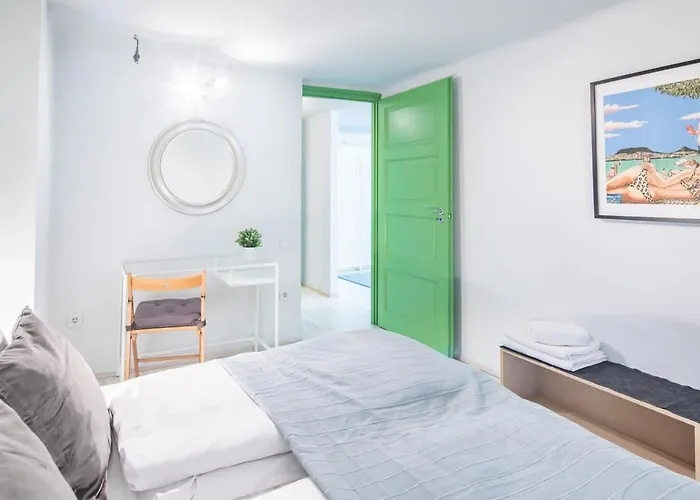 Very - Unique Design - New Budapest