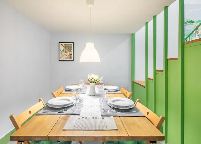 Very - Unique Design - New * Budapest