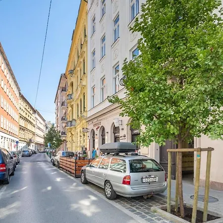 Very - Unique Design - New * Budapest