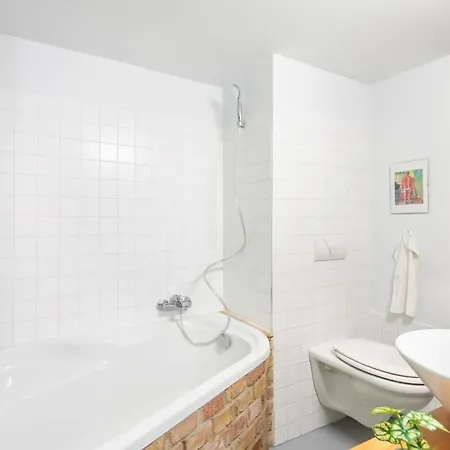 Very - Unique Design - New * Budapest