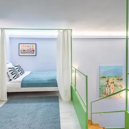 Very - Unique Design - New Budapest